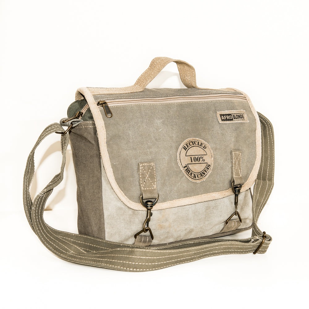 
                      
                        Frontier Messenger Bag Medium
                      
                    